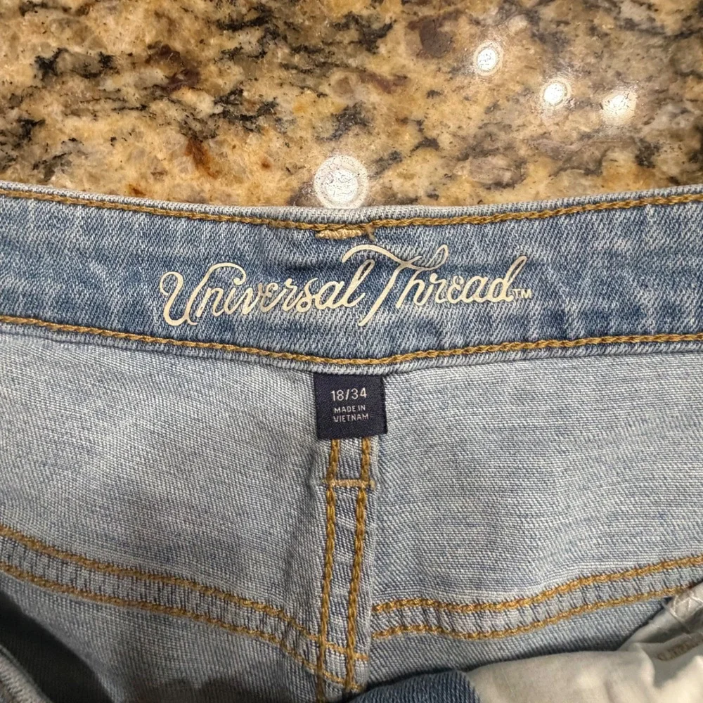 Universal Thread Floral Embroidered Straight Leg Jeans Light Distressed 18/34
